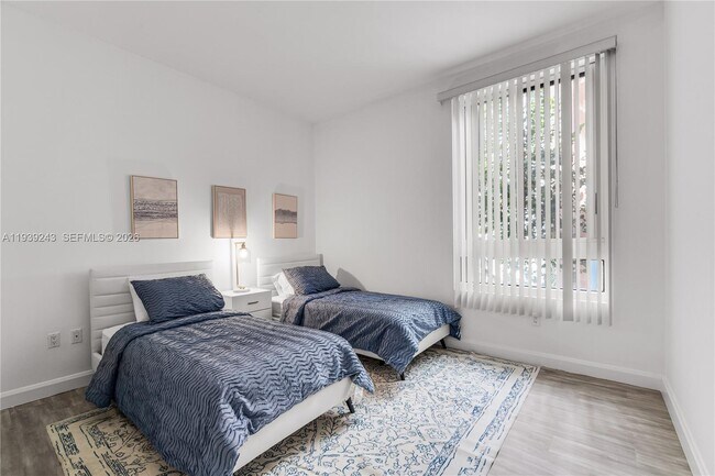 Building Photo - 785 Crandon Blvd