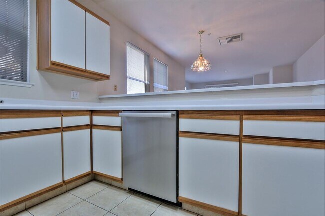 Building Photo - 951 S 12th St