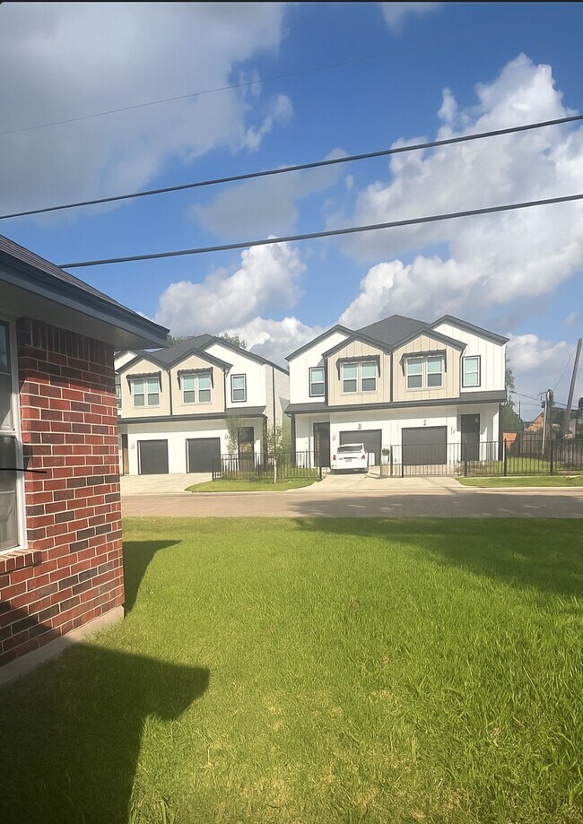 Building Photo - 4529 Galesburg St