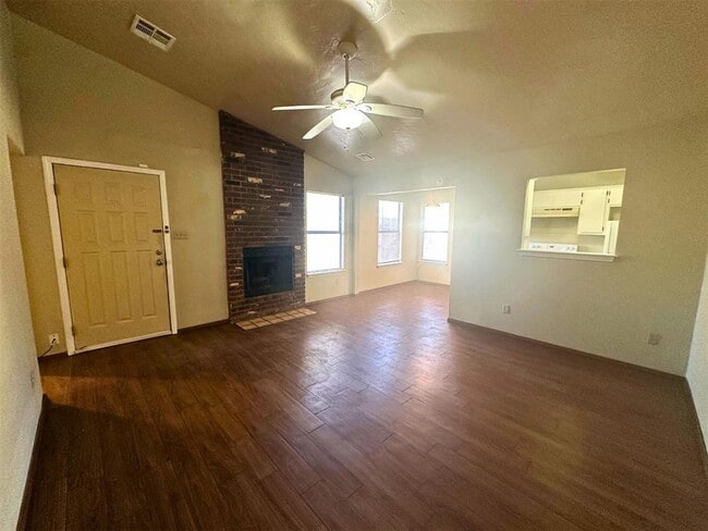 Building Photo - 910 NW Dearborn Ave