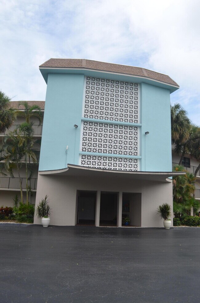Building Photo - 2424 N Federal Hwy