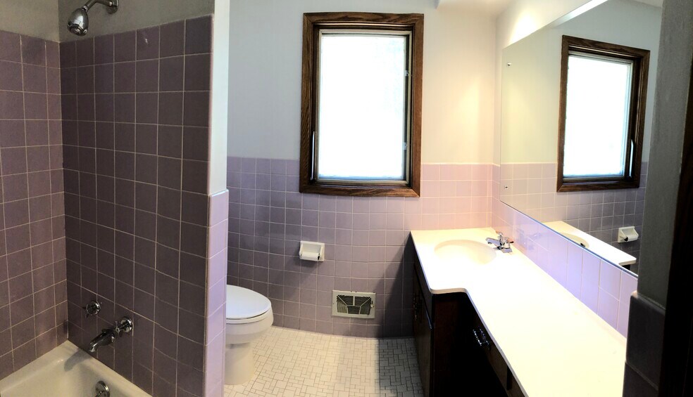 Bathroom - 865 Charlotte Dr