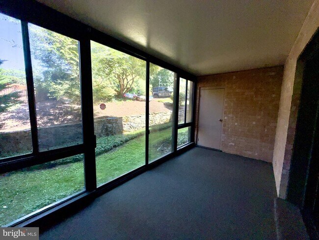 Building Photo - 500 N Lemon St