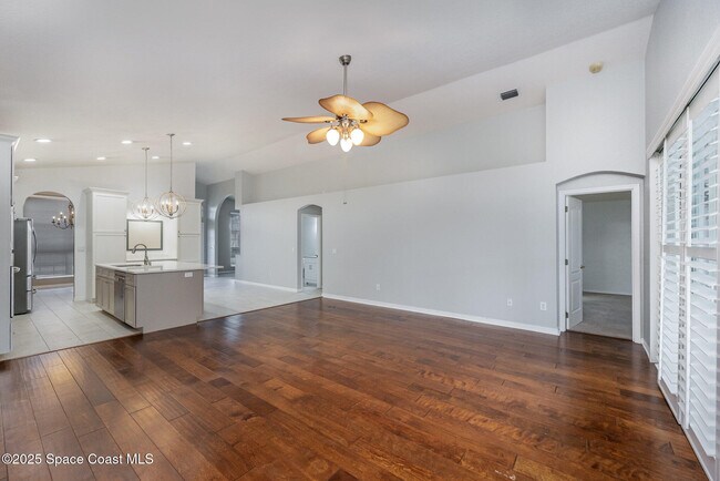 Building Photo - 776 Carriage Hill Rd
