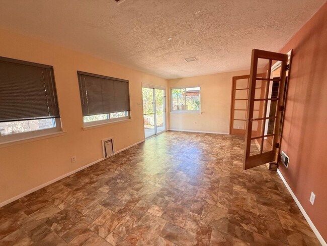 Building Photo - Garden home in Sandia Ridge