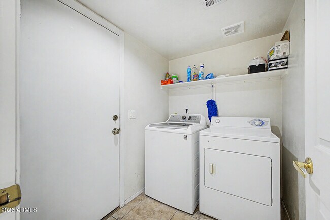 Building Photo - 13166 W Cypress St