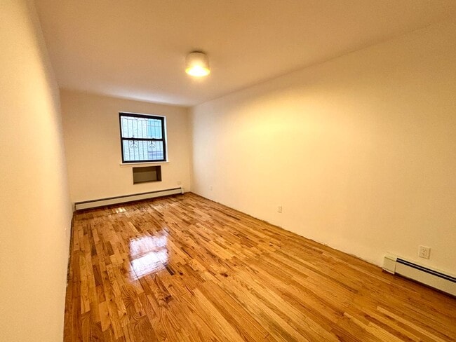 Building Photo - 2182 Davidson Ave