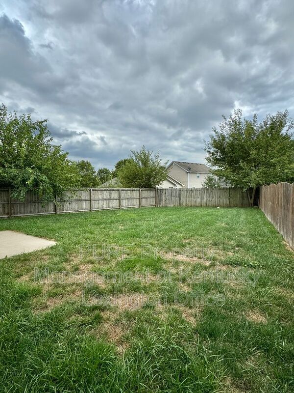 Building Photo - 2056 Drummond Dr