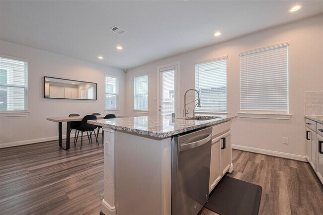 Building Photo - 3115 Planters Peak Dr