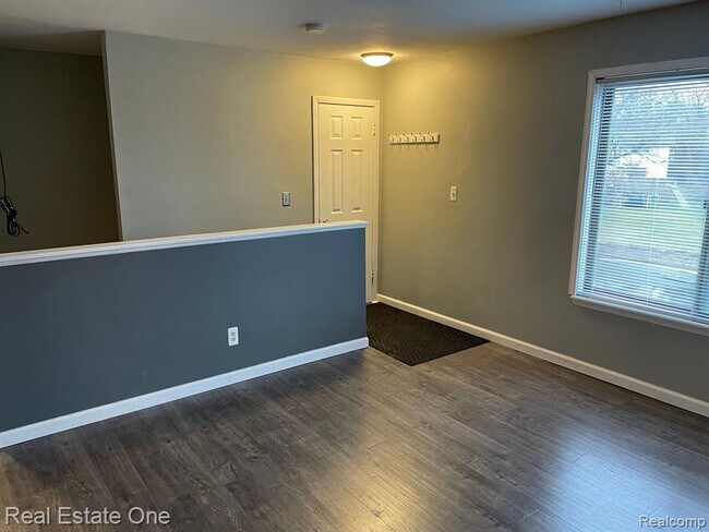 Building Photo - 7220 Bluewater Dr