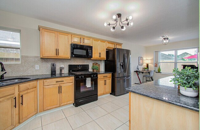 Building Photo - 7211 Crescent Mills Dr