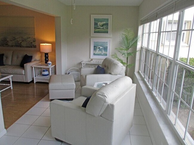 Building Photo - 740 Lake Orchid Cir