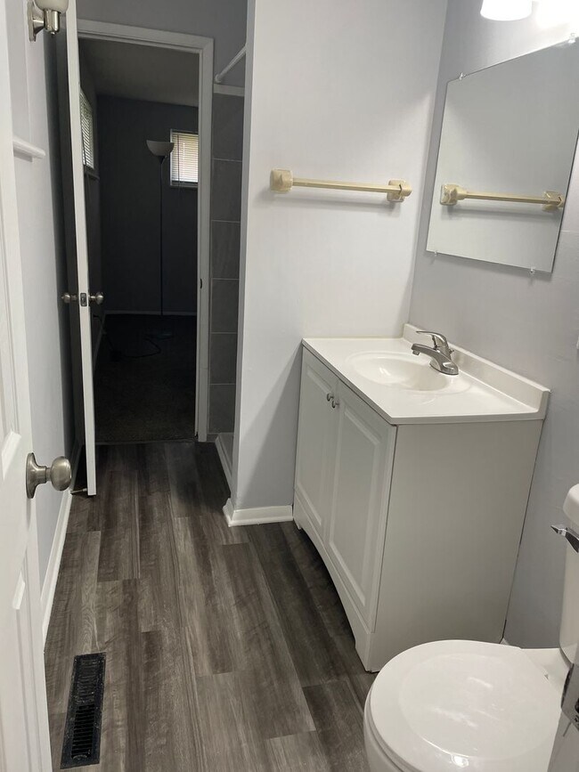 Building Photo - Updated 3 bed/2 bath in Huber Heights