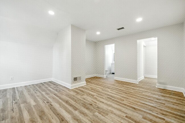 Building Photo - 260 E Beecher St