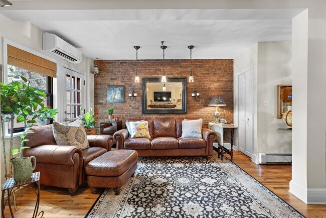 Building Photo - 606 Park Ave
