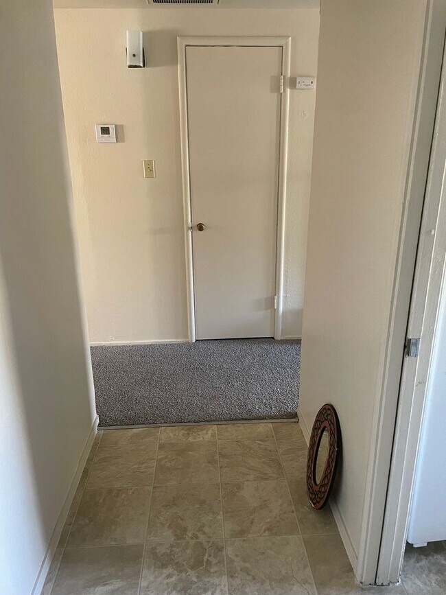 Building Photo - Charming 3-Bedroom in Quiet Cul-de-sac-$30...