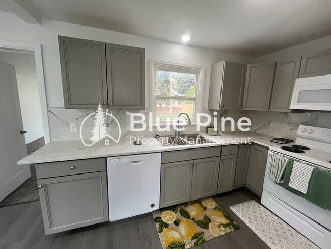 Building Photo - 975 K St