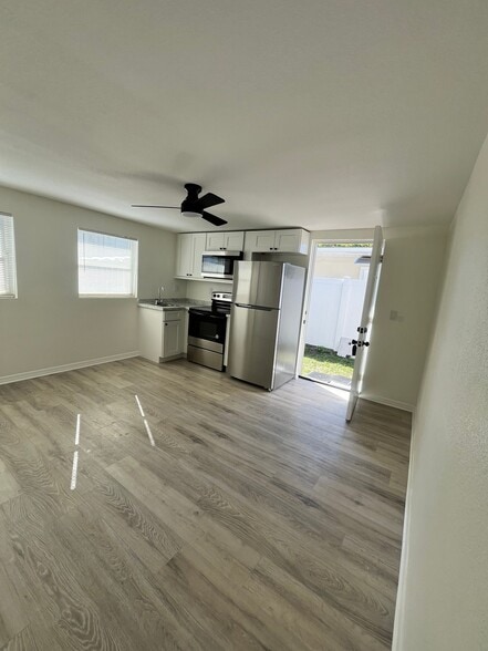 C 2/1 700 sqft - 3320 W Kathleen St