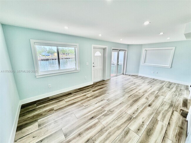 Building Photo - 2415 NW 16th St Rd