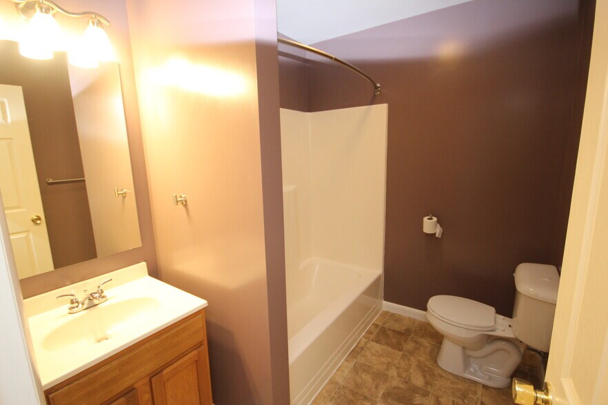 Full Bathroom - 217 W Church St