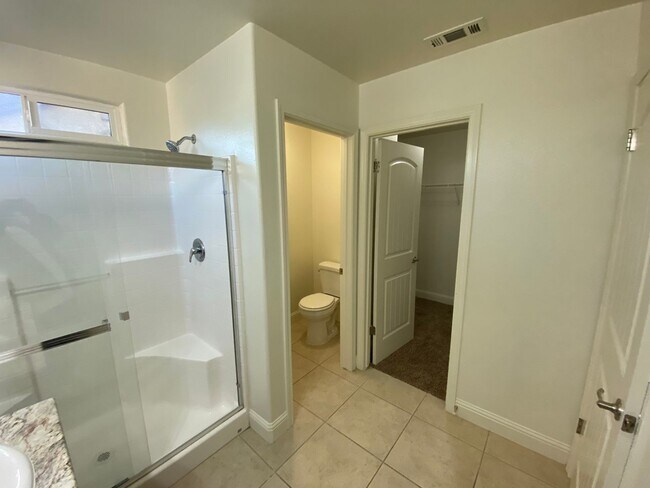 Building Photo - Beautiful 2 Story Home in Gated Avalon Com...