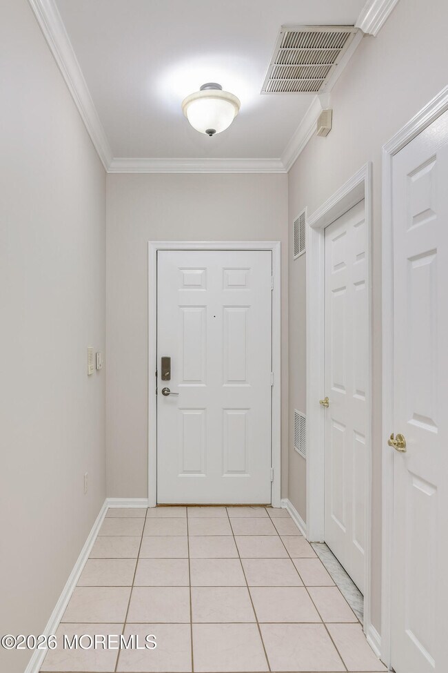 Building Photo - 574 St Andrews Pl