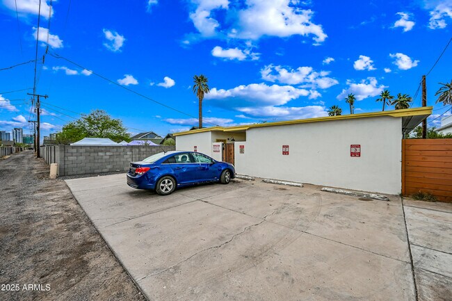 Building Photo - 1241 E McKinley St