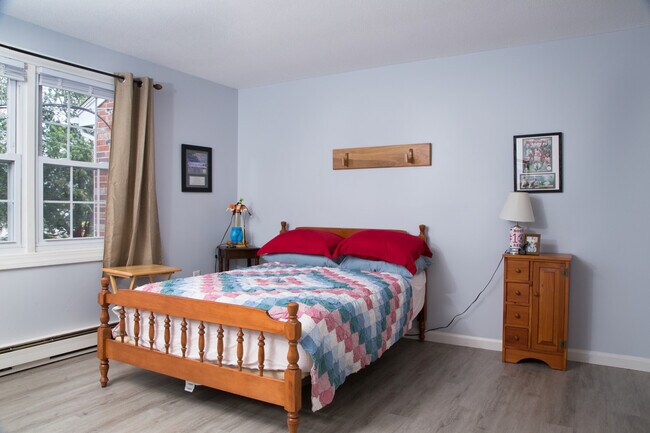 Bedroom - 43 Hadley Village Rd