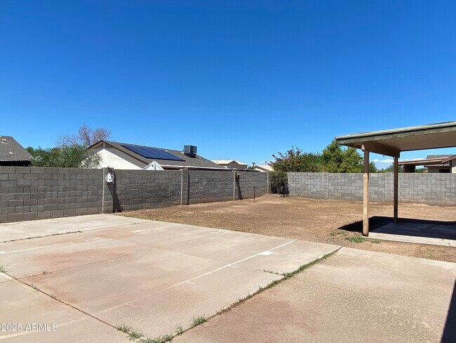 Building Photo - 5540 N 73rd Ave