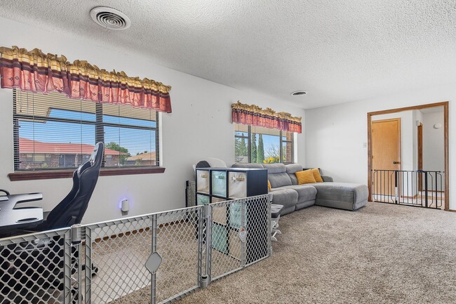 Building Photo - Spacious 3 bedroom 2 bath home with Solar Panels
