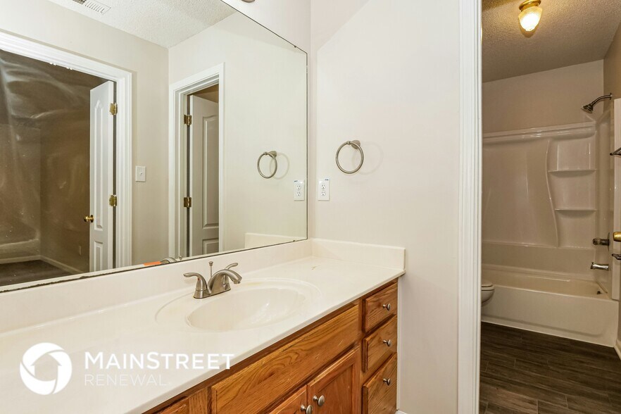 Building Photo - 10130 Cross Valley Dr