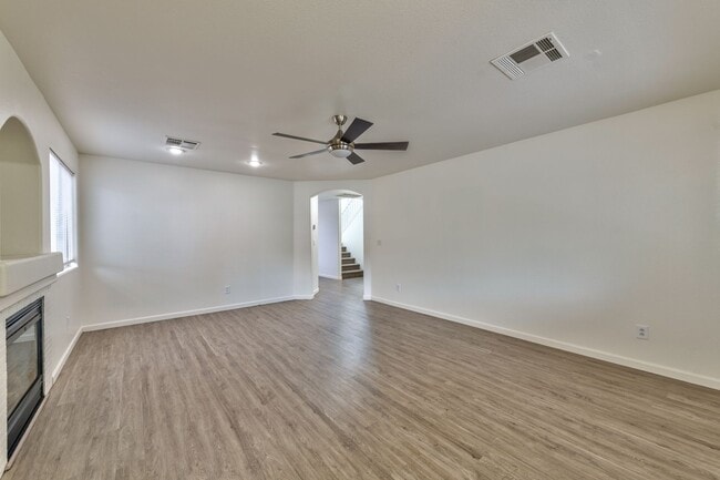Building Photo - 949 Medina De Leon Ave