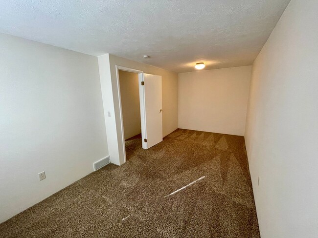 Building Photo - Updated 3BD/2.5BA Westminster Home