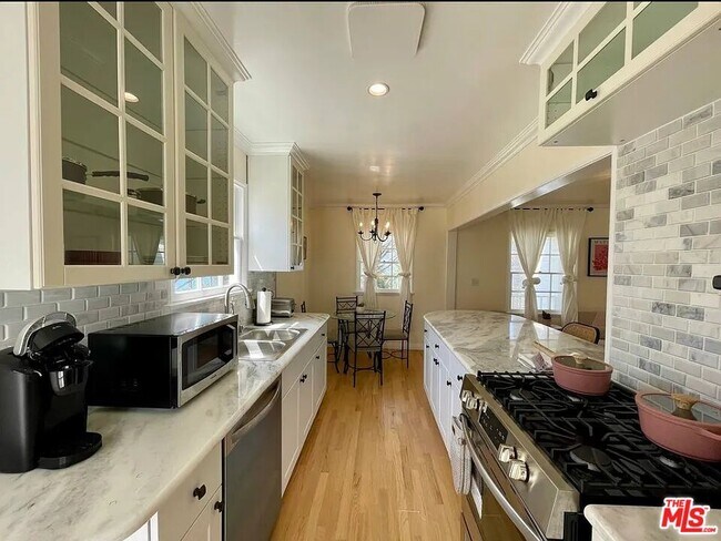 Building Photo - 423 Ocean Ave