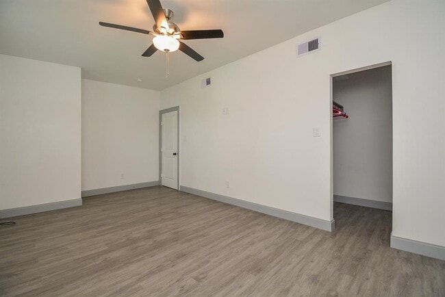 Building Photo - 5018 Avenue M 1/2