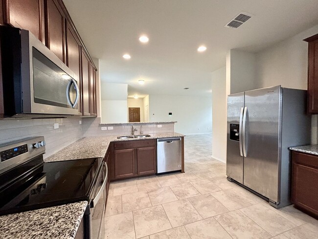 Building Photo - $300 OFF 1ST MONTH RENT IF YOU MOVE IN WIT...