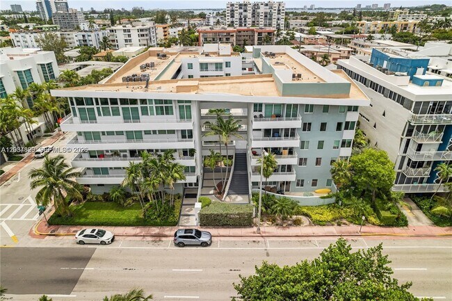 Building Photo - 7800 Collins Ave