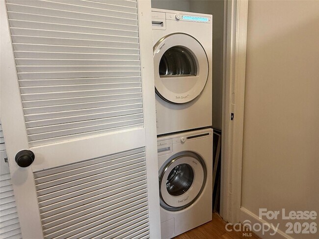 Building Photo - 515 N Church St