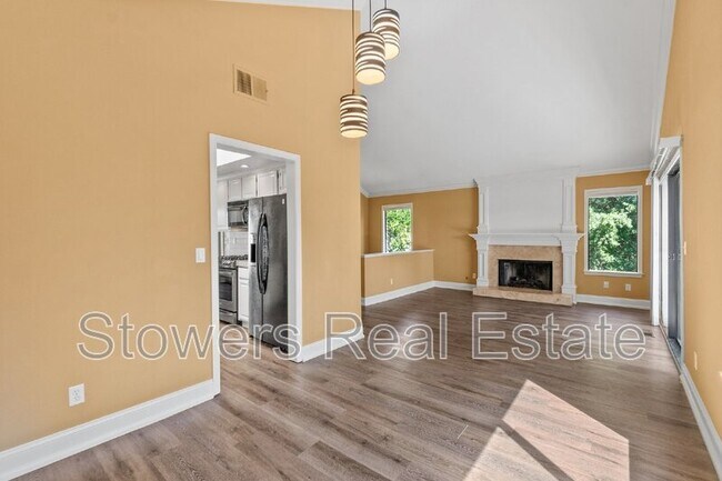 Building Photo - 1825 N Forest Hill Pl