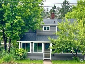 Building Photo - 3 bed 1 bath single family home in Rhinela...