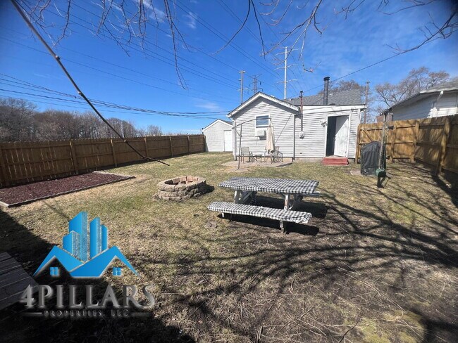 Building Photo - 2612 Vine Ct