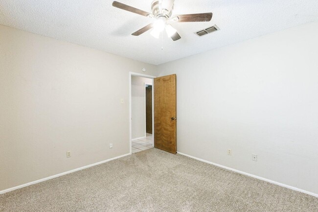 Building Photo - 3409 84th St