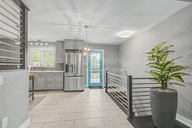 Building Photo - 5565 E Bails Dr