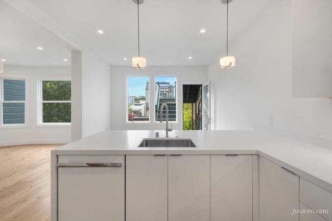 Building Photo - 80 28th St