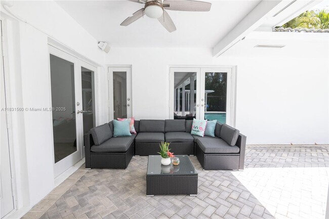Building Photo - 413 Tamarind Dr