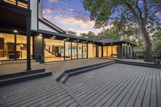 Building Photo - 203 Cove Creek Ln