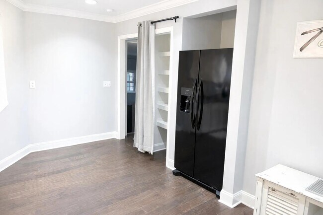 Building Photo - 1903 E 13th St