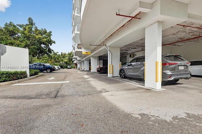 Building Photo - 13800 Highland Dr