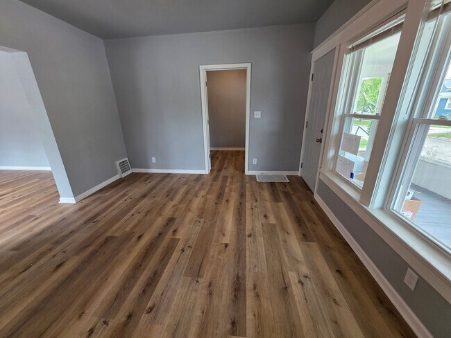 Building Photo - Shipyard Maple At 5th