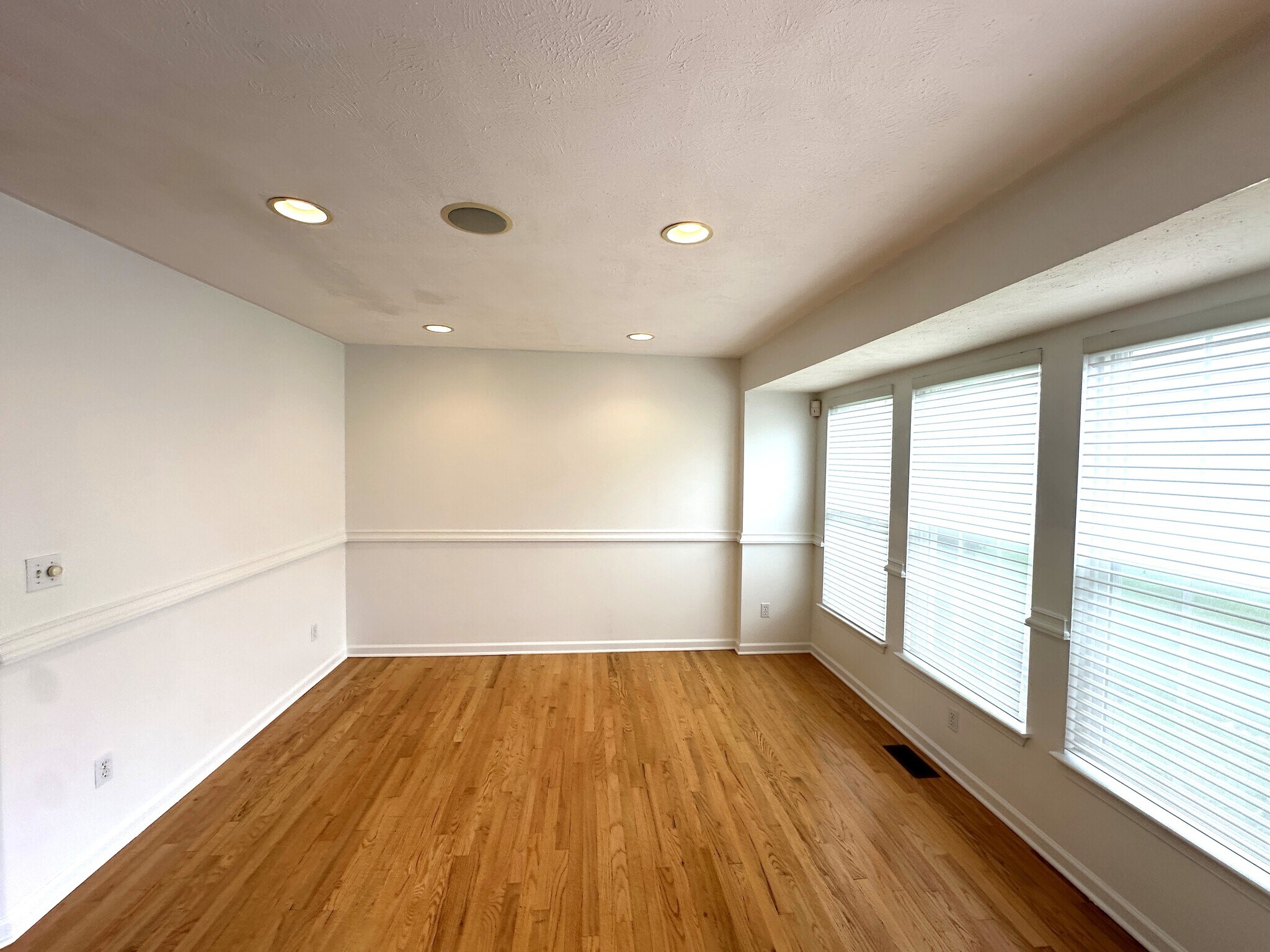 Building Photo - 189 Blue Grass Cir